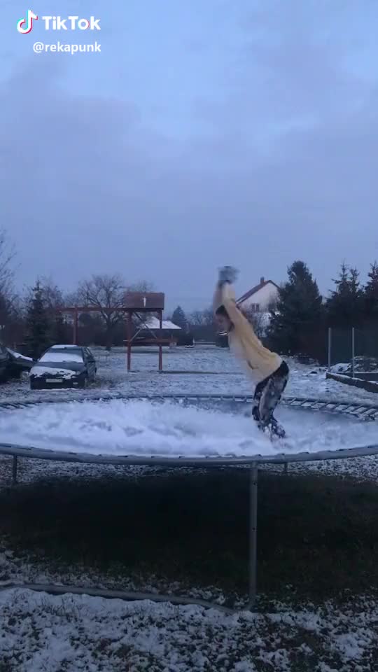 Nagyon hideg van?❄️ #snow #trampoline #flips #hungary