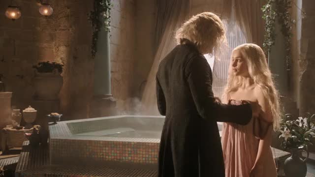 Emilia Clarke 4K Scene in 'Game Of Thrones' (S01E01)