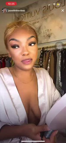 Downblouse Ebony TikTok clip