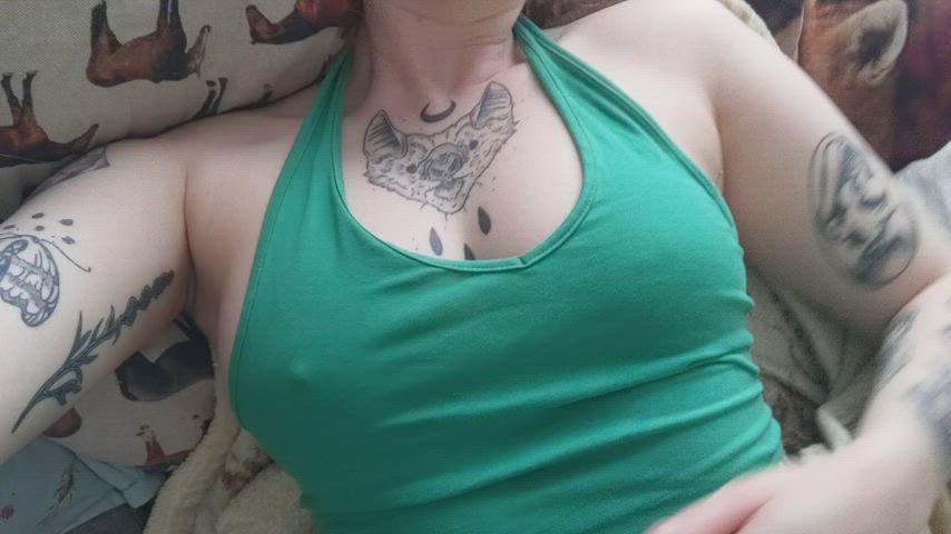 amateur boobs brunette cute natural tits onlyfans tattoo tits clip