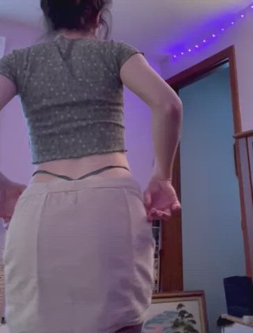 some booty and a lil bulge