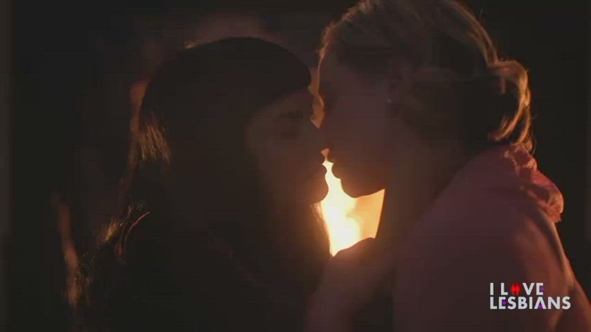 blonde camila mendes celebrity fetish interracial kissing lesbians lili reinhart