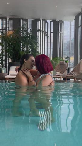 Lesbians in paradise