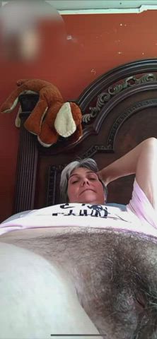 This hairy old lady next door got home and jumped on my cam. I was horny and had
