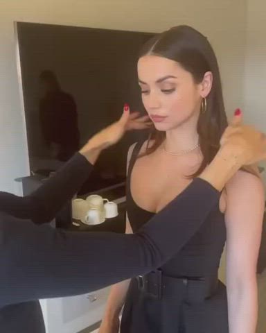 actress ana de armas brunette celebrity cleavage natural tits small tits clip