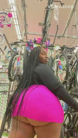 Idk why she in the bike section… she got too much ass to ride a bike 😵
