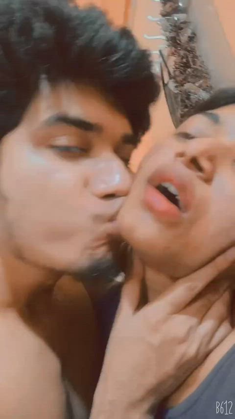 desi french kissing girlfriend indian kissing clip