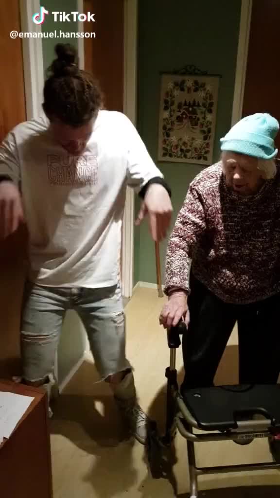 If this doesn't go viral, what even is #tiktok ? ? #grandma 2 #cool 4 #fortnite #dance