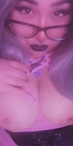 Up late playing with my pussy and fat tits 💕