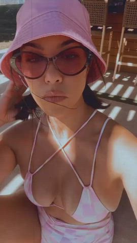 big tits cleavage kourtney kardashian clip