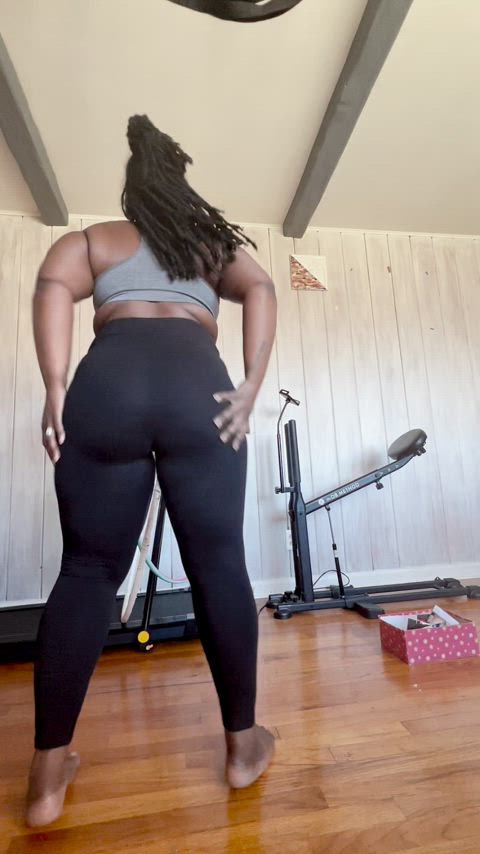 ass big ass clothed ebony milf natural onlyfans sfw shaking twerking ass-clap big-asses