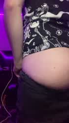 My ass is so jiggly, someone put it to use ffs