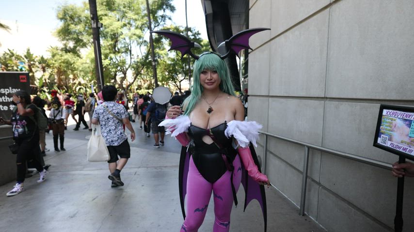 Met a super sexy Onlyfans girl at Anime Expo 2022. Want to see her video? (:
