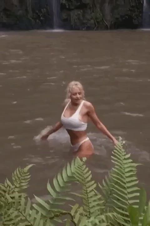 ass big tits blonde boobs celebrity milf movie pussy tits underwater clip