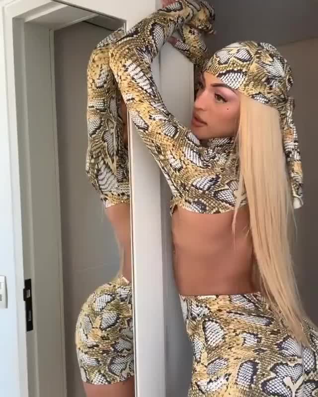 Big Ass Latina Teasing Trans clip