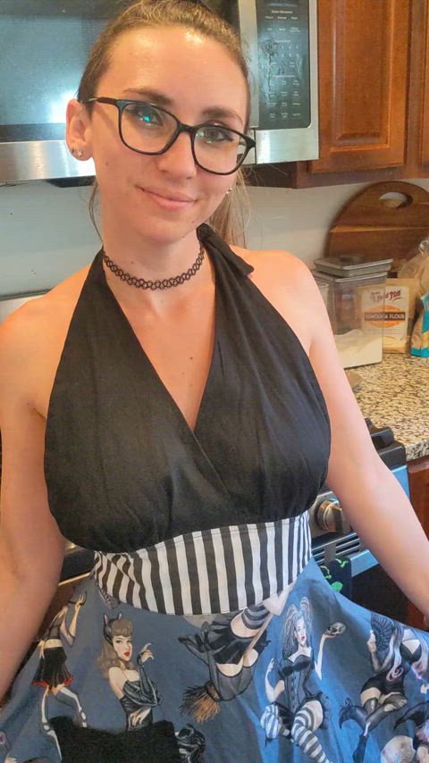 Showing off my new apron!! I think I would make a great house wife <3