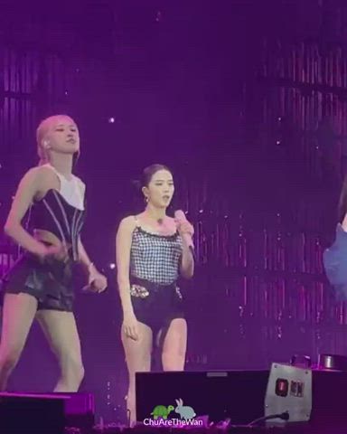 JISOO's thighs and ass