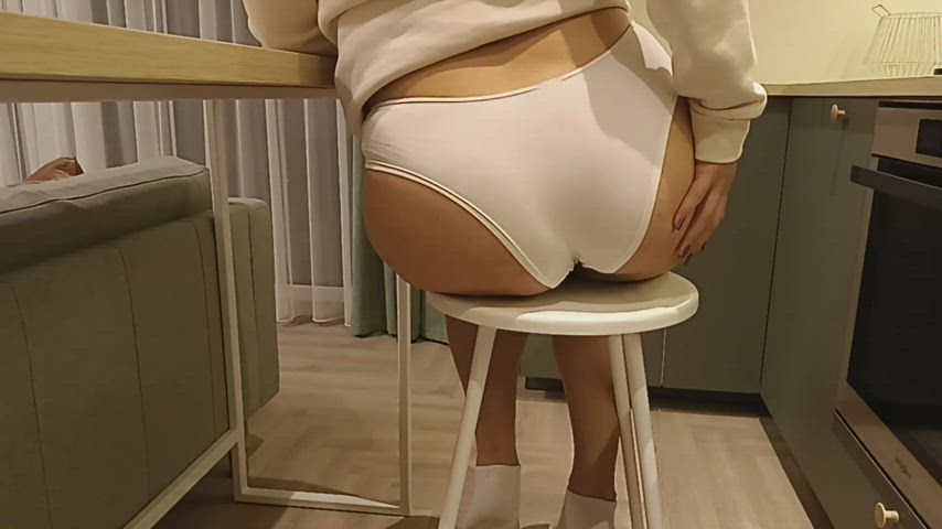 massive farts in white panties 🤯