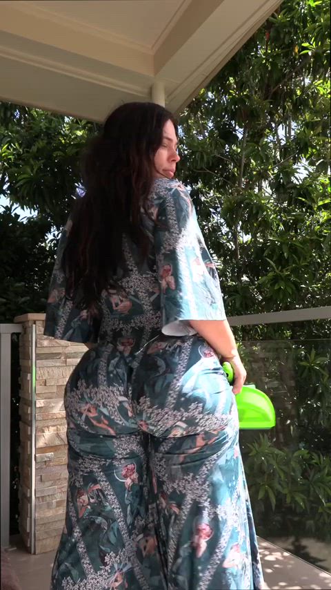 big ass phat ass shaking white girl thick-booty clip