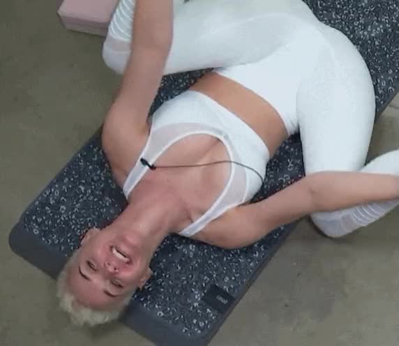 Katy Perry - Slip Yoga