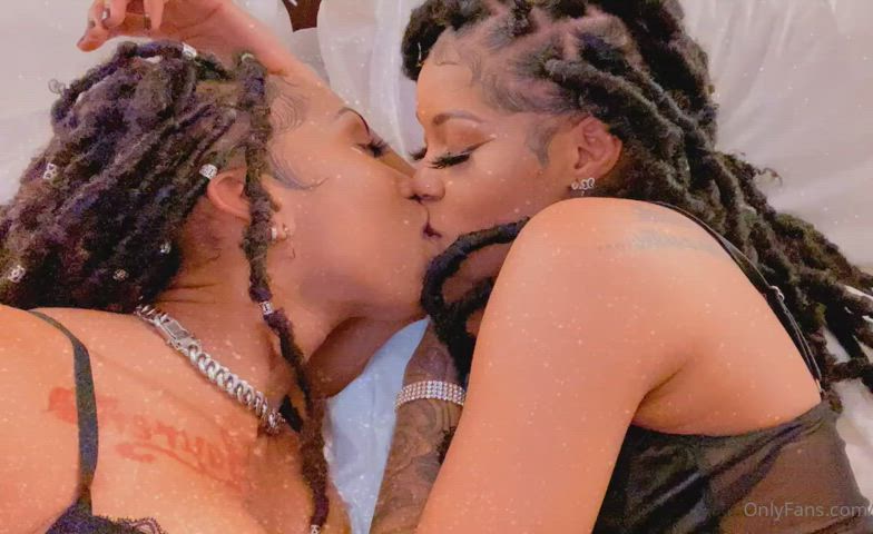 Ebony couple gets steamy on OF. Mega link in the comments.