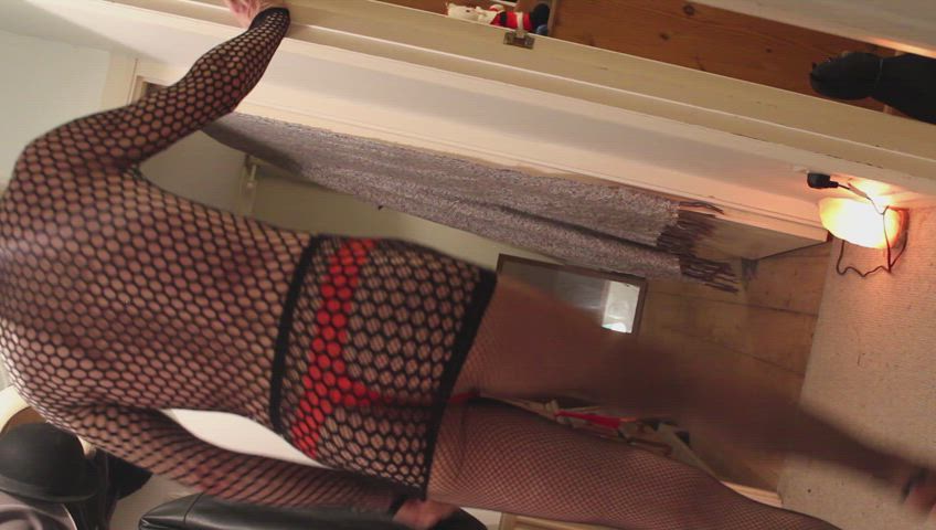 amateur crossdressing fishnet high heels long legs sissy slut tight ass crossdresser