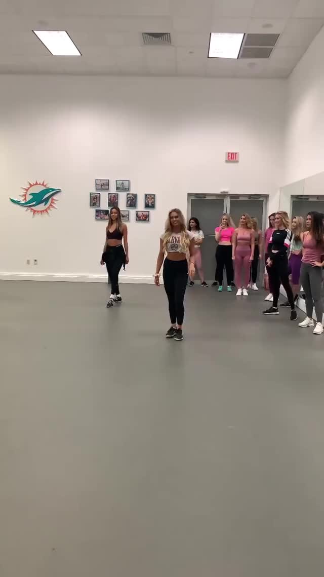 Miami Dolphins Cheerleader