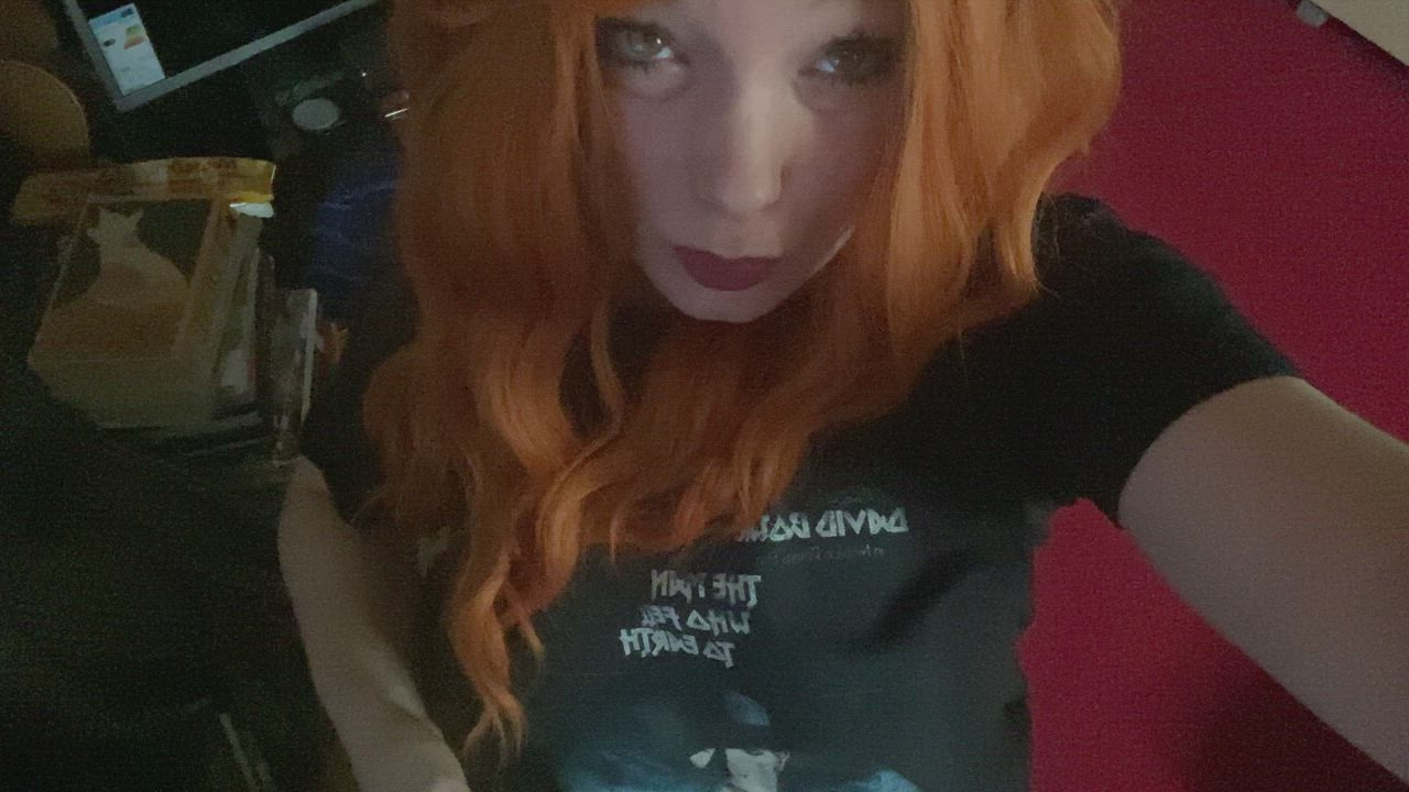 Wearing my Bowie shirt ⚡️ anyone else love The Man Who Fell to Earth? 🖤 [F]