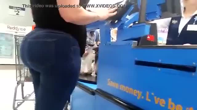 Madura de compras en jeans ajustados! Big ass! big booty!