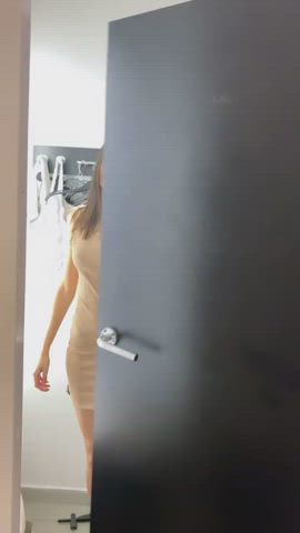 Ass Brunette Dancing clip