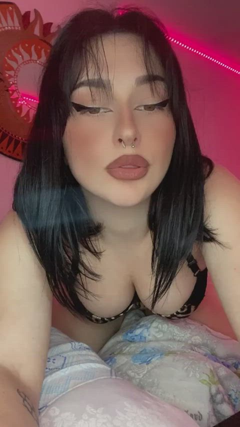 Looking for someone to fuck my holes