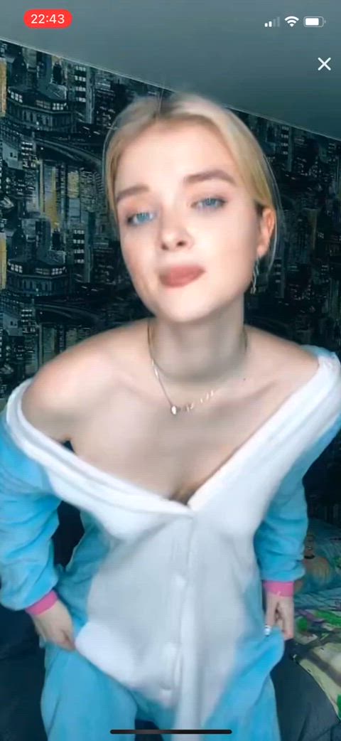 downblouse nsfw tiktok clip