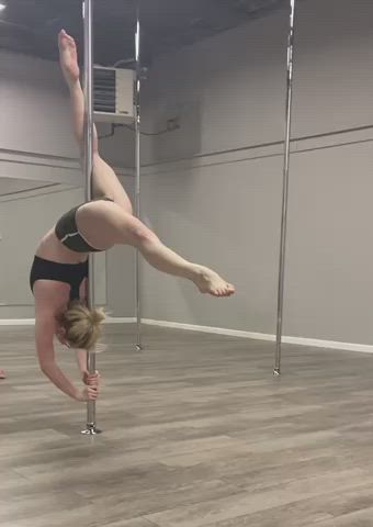 pole dance stretching stripper clip