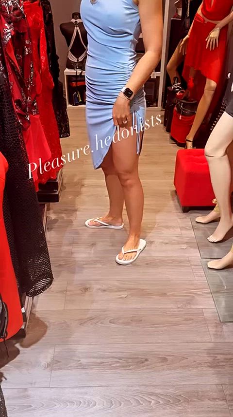 Flashing in the sex shop [f]