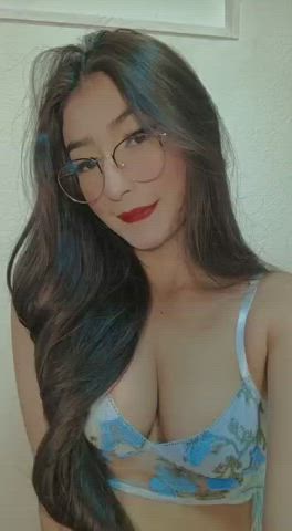 18 years old boobs cute glasses kiss lingerie petite pretty teen tits clip