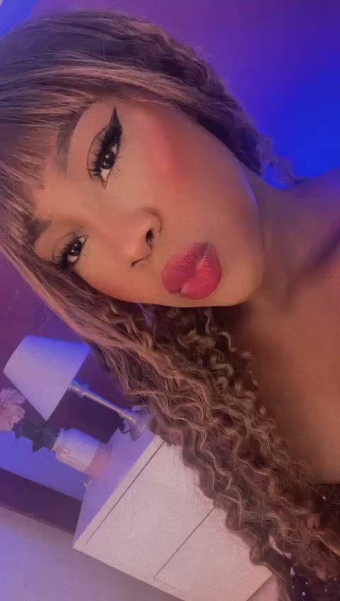 camsoda camgirl colombian ebony latina lips lipstick selfie smile webcam clip