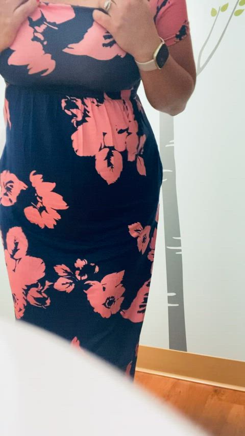 [Mrs] 39 yr milf of 3 teacher who is so excited it’s sundress season. Can we have