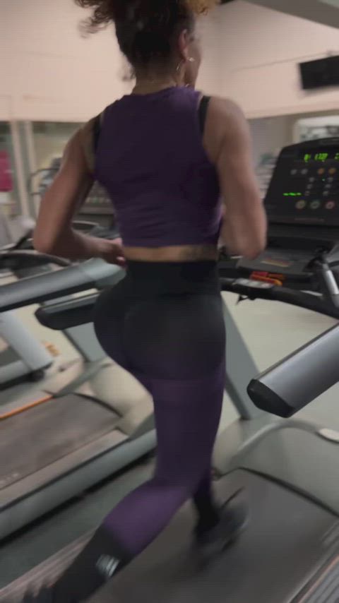 big ass gym jiggling clip