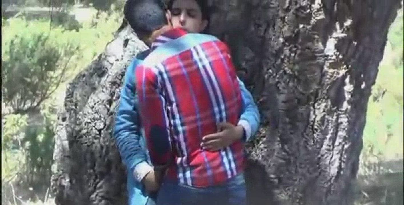🔥🥰Extremely horny babe get pussy fucked by her boyfriend in public park [must