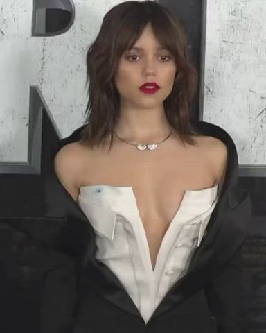 celebrity cleavage jenna clip