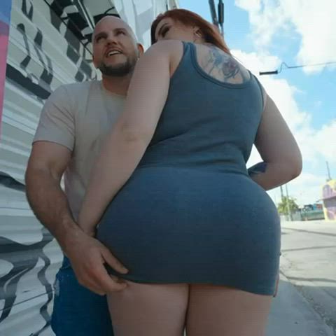 Shows a juicy big ass and big tits in public