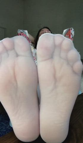 Do you like my soles in white stockings?