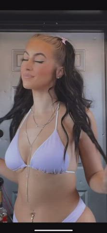 Bikini Latina Long Hair clip