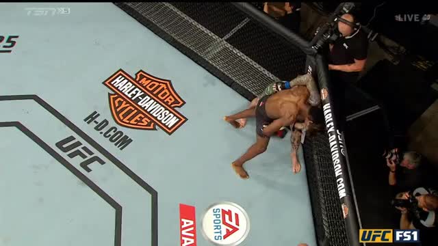 Neil Magny as expected, destroyed Craig White... Poor dude. #UFCLiverool