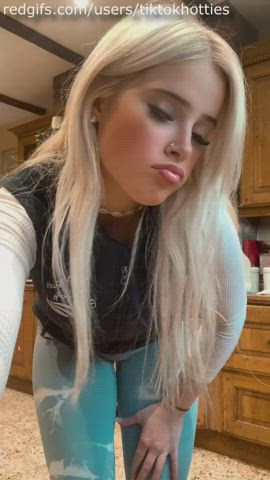 18 years old ass big ass blonde bubble butt leggings teen clip