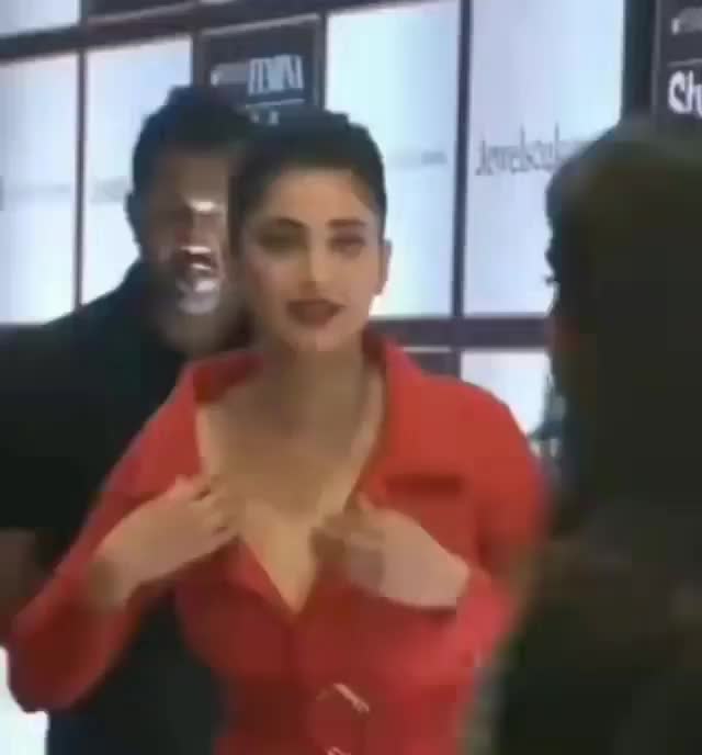 ??Shruti hassan boobs pressing inside