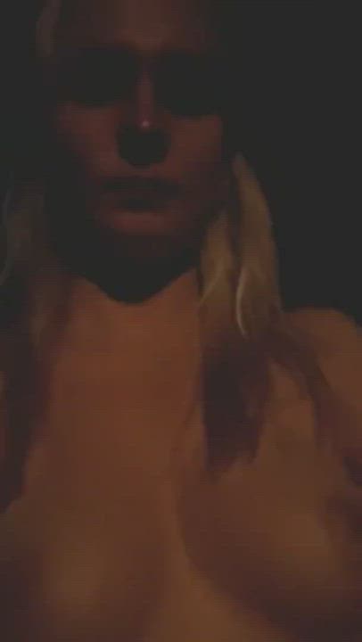Blonde Selfie Tits clip