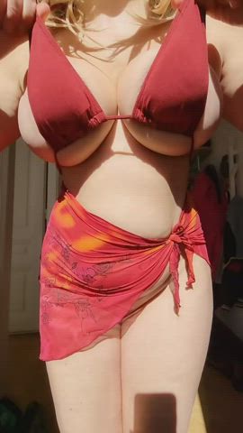 Squishy Natural BIG Tits and Perky Nipples 😛 5'3" 💕 [f][51, one kid]