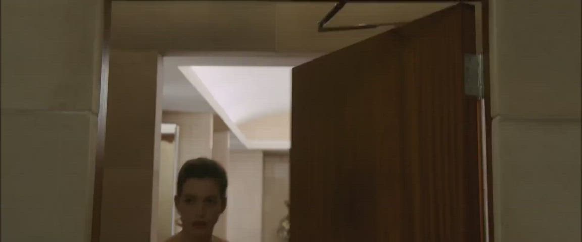 anne hathaway cleavage sexy clip