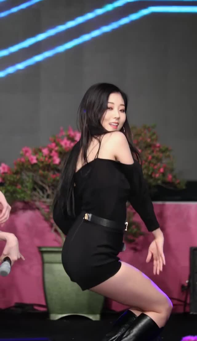 CLC - Seungyeon Cute Sexy Ass